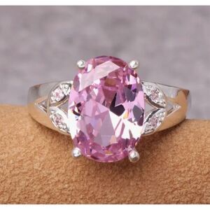 🩷 NEW Stunning 4 ct. pink CZ ring.  Size 8 only 🩷